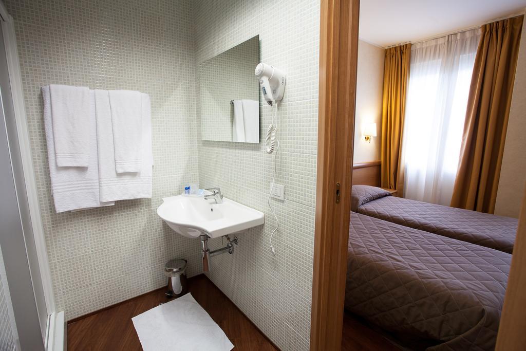 Hotel Esperia Rho Dış mekan fotoğraf